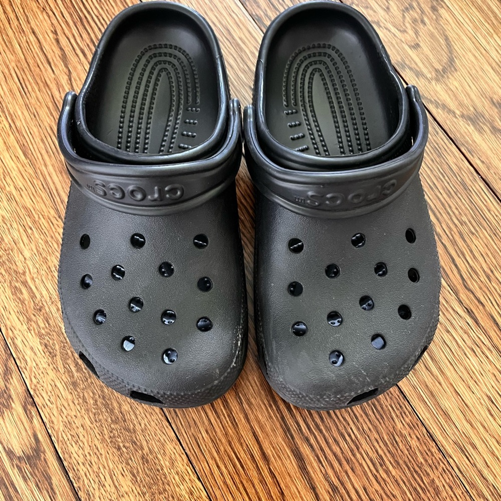 Boys crocs